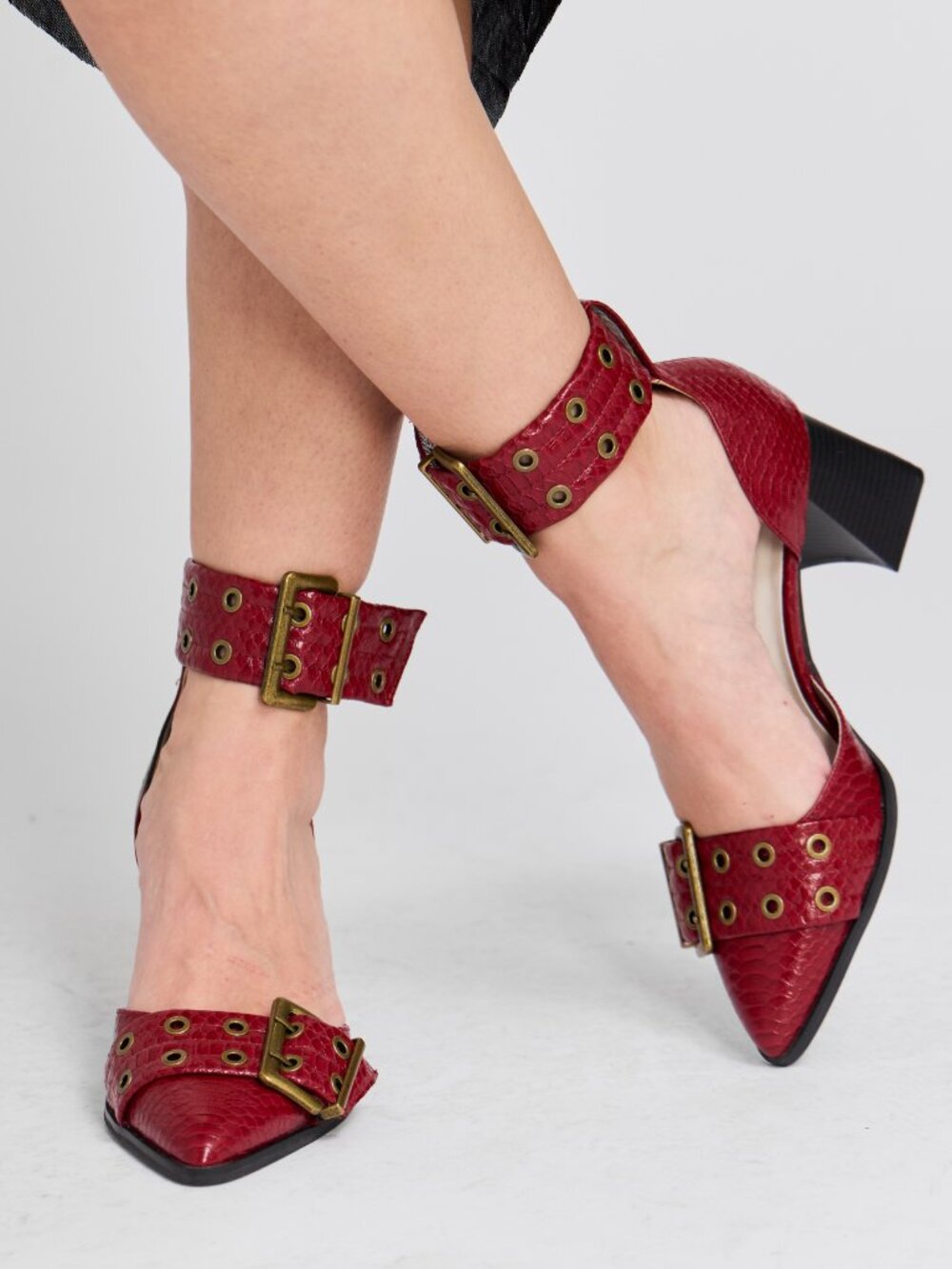 Oasis Society Red Croc Embossed Double Buckle Pointed Toe Heels NEW - Picture 4 of 5